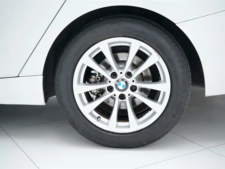 BMW 3 Series GT 2017 320i Fashion Edition
