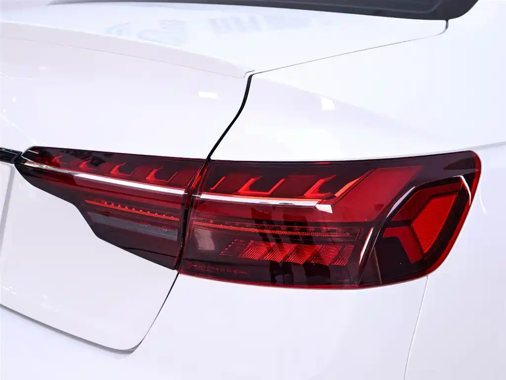 Audi A4L 2024 40 TFSI Luxury Dynamic Star Night Edition