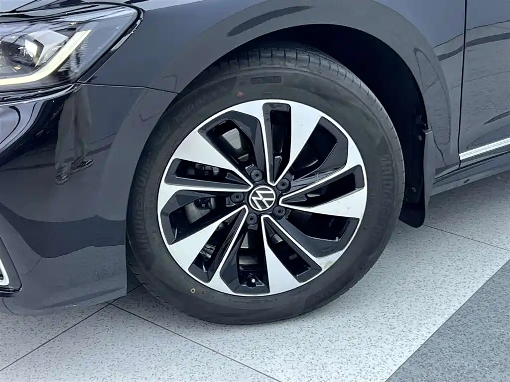 Volkswagen Passat 2023 330TSI Starlight Elite Edition