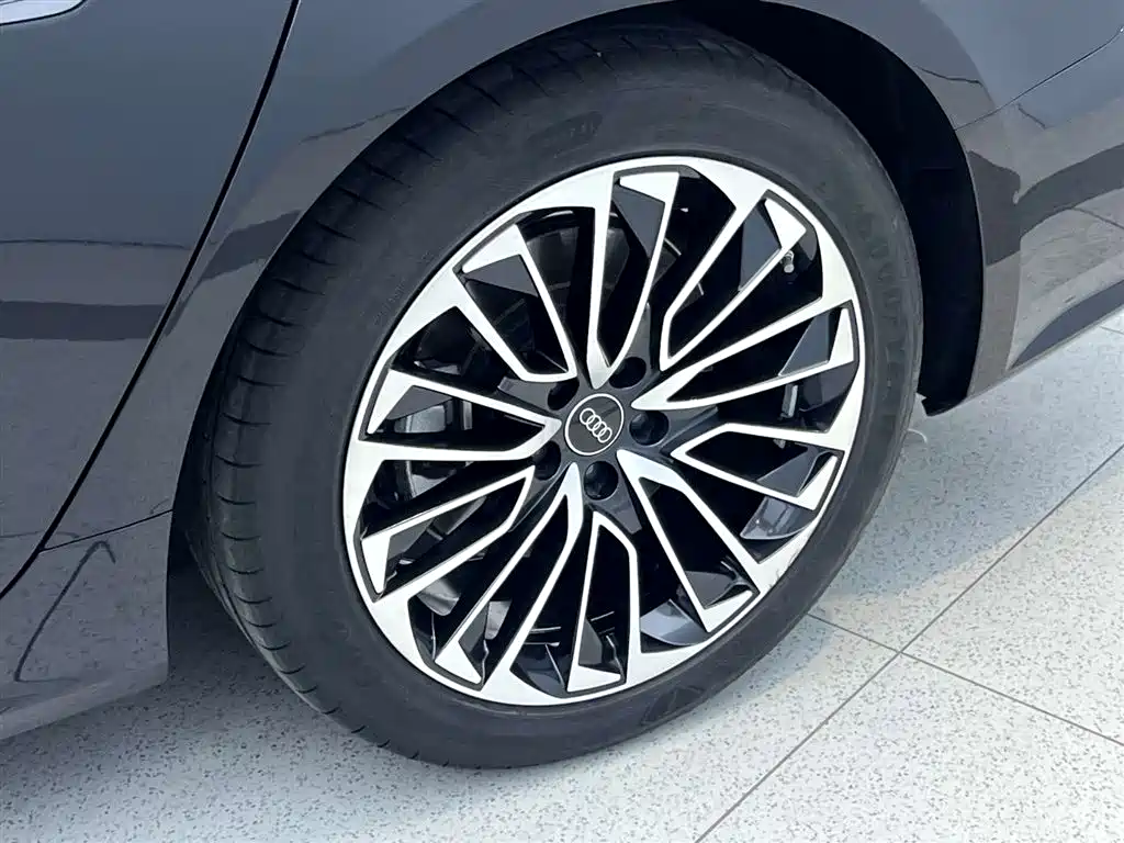 Audi A7L 2024 45 TFSI Luxury