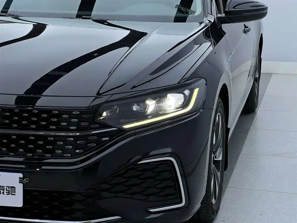 Volkswagen Passat 2023 330TSI Starlight Elite Edition