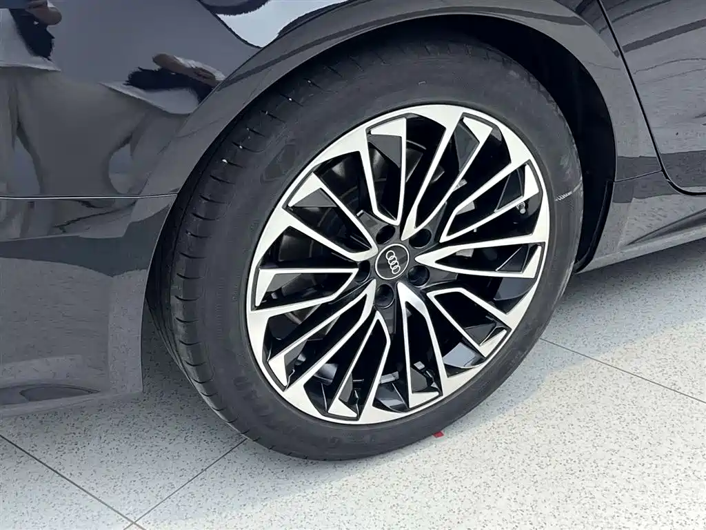 Audi A7L 2024 45 TFSI Luxury