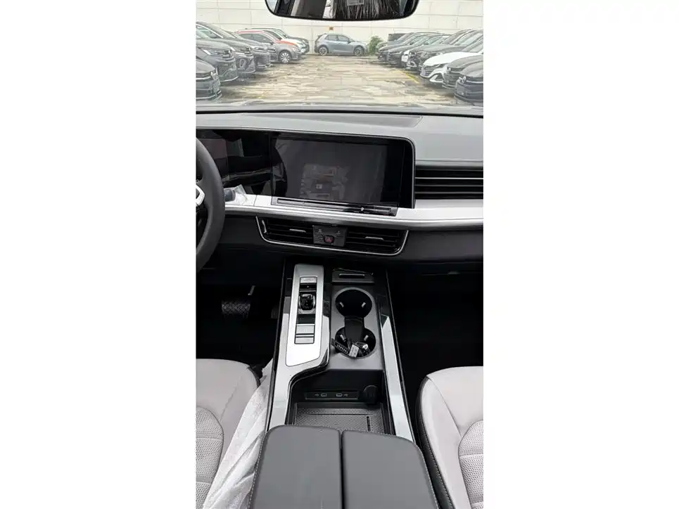 Volkswagen Tavendor 2026 330TSI Luxury Touring Edition
