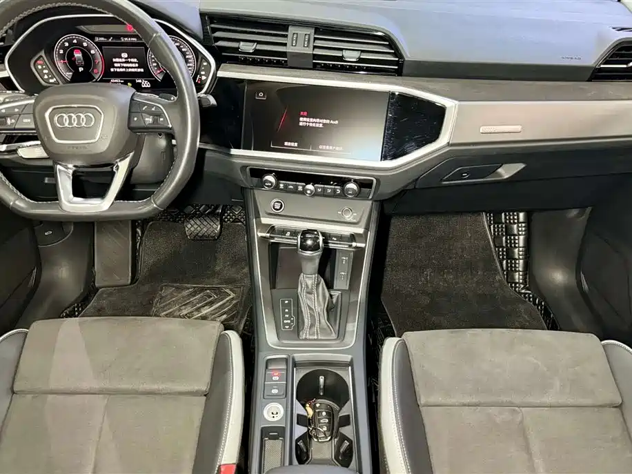 Audi Q3 2023 35 TFSI S Line