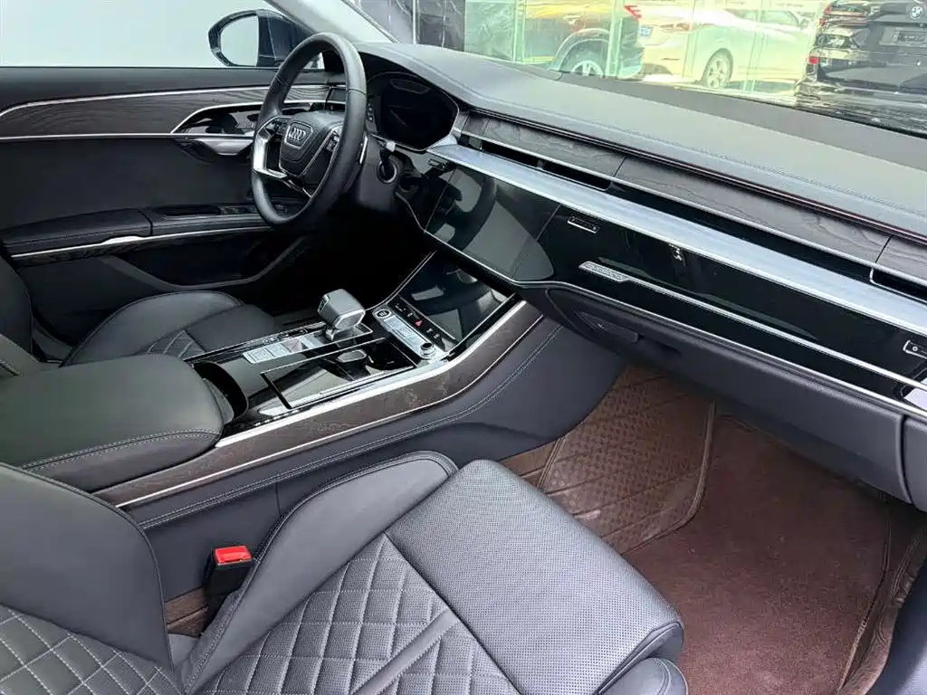 Audi A8L 50 TFSI quattro