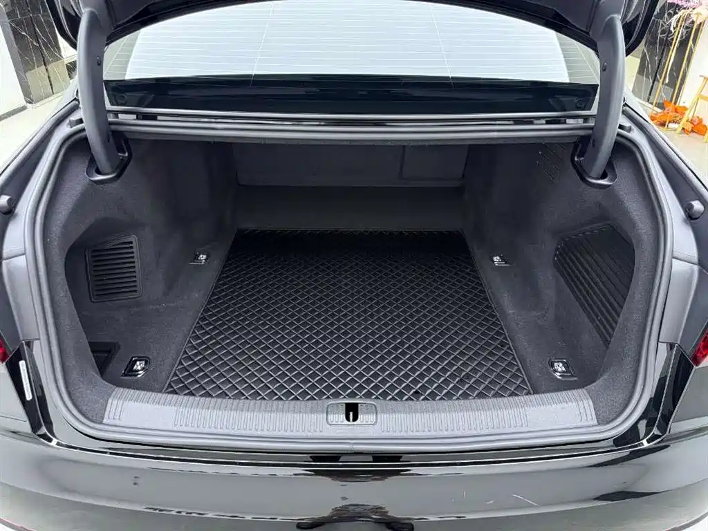 Audi A8L 50 TFSI quattro
