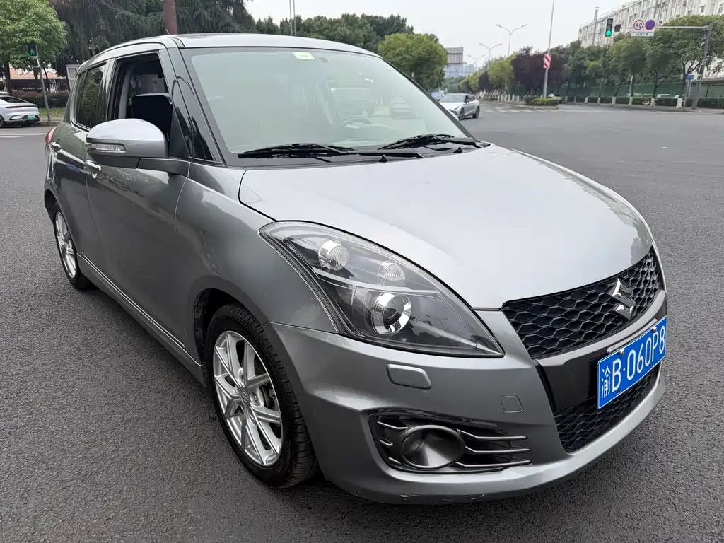Suzuki Swift 2014 1.6L CVT FWD Luxury Edition