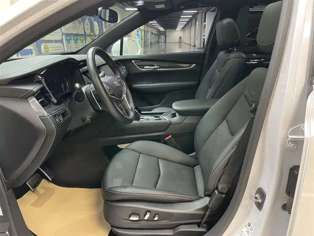 Cadillac XT5 2021 28T AWD Leading Sport Edition