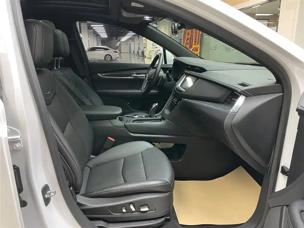 Cadillac XT5 2021 28T AWD Leading Sport Edition