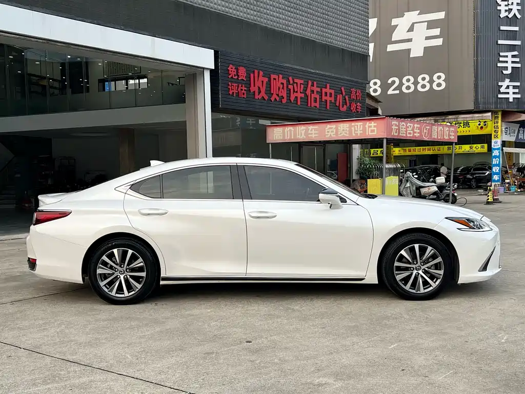 Lexus ES 2021 200 Excellence Edition