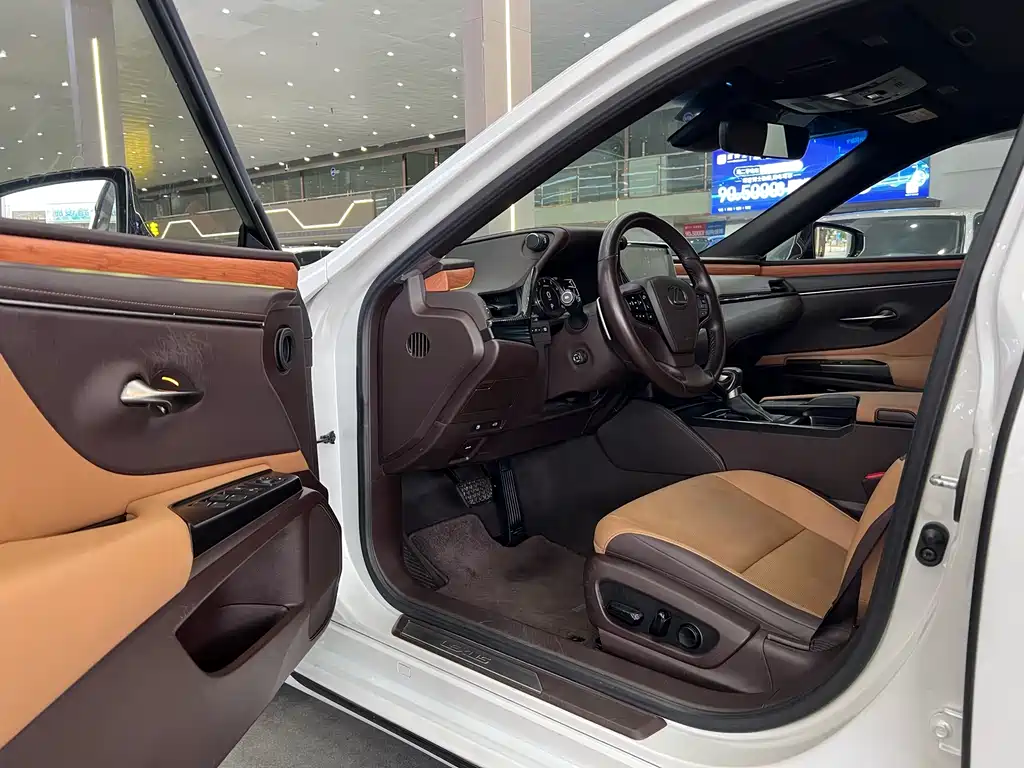 Lexus ES 2021 200 Excellence Edition