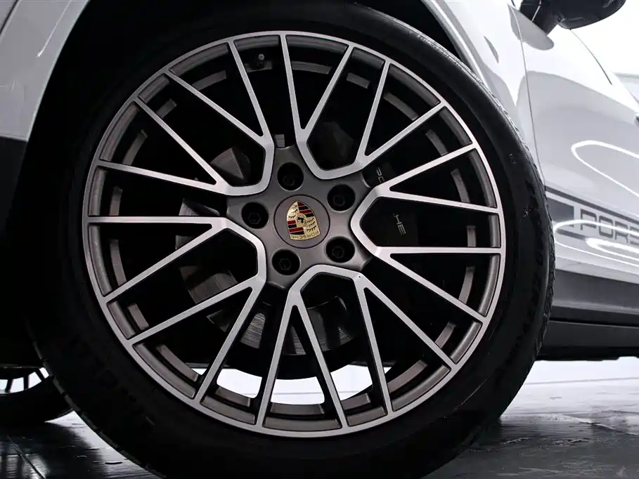 Porsche Cayenne 2023 Platinum Edition