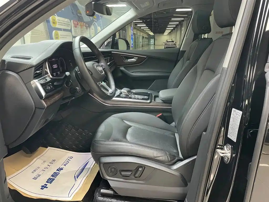 Audi Q7 2023 45 TFSI quattro S line Sport