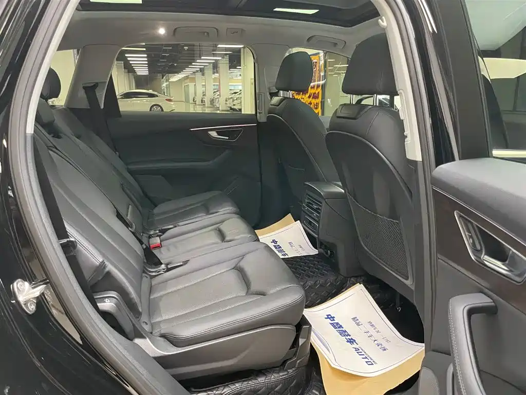 Audi Q7 2023 45 TFSI quattro S line Sport