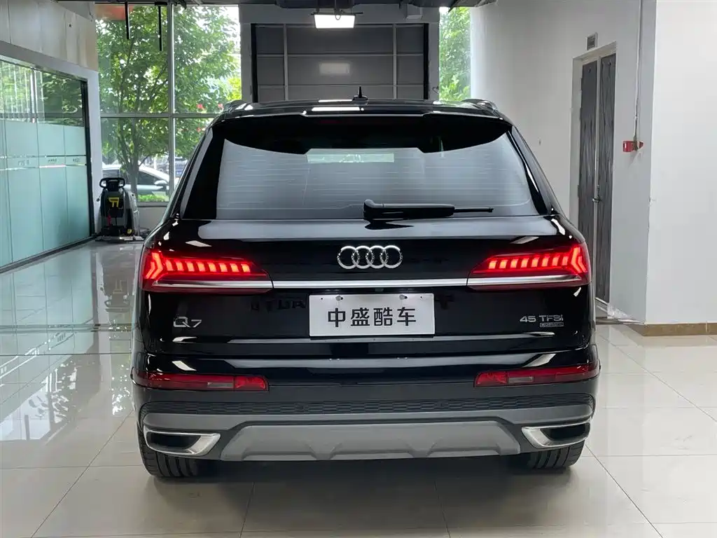 Audi Q7 2023 45 TFSI quattro S line Sport
