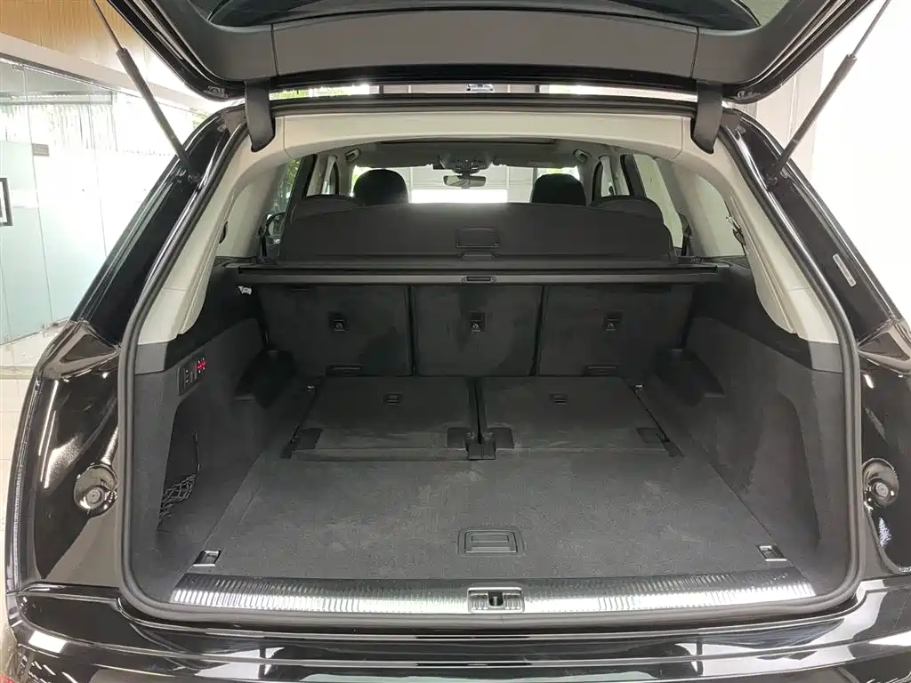 Audi Q7 2023 45 TFSI quattro S line Sport