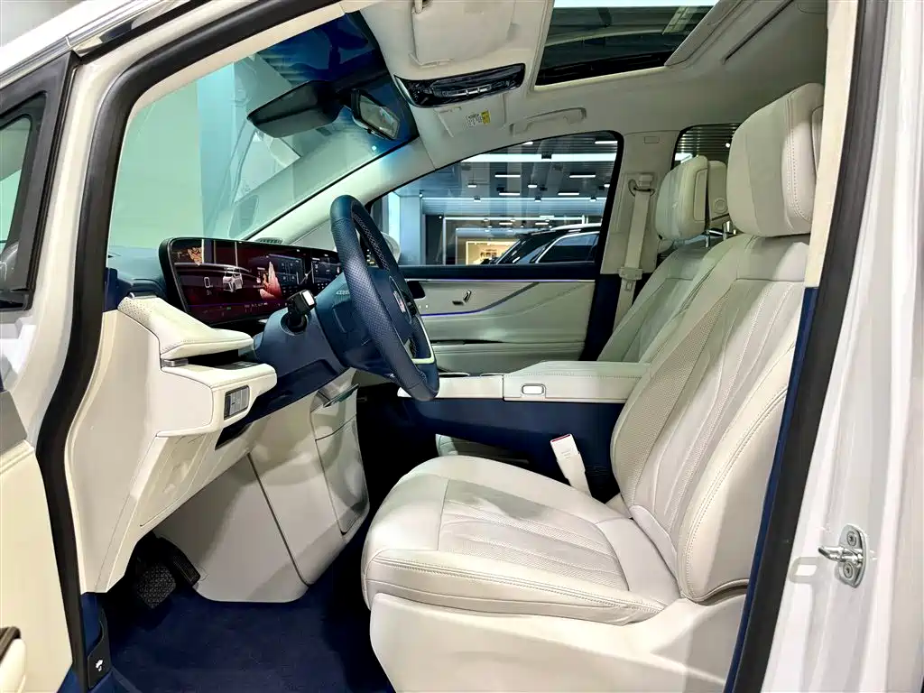 Buick GL8 EV 2024 Lu Zun Luxury 7-Seater
