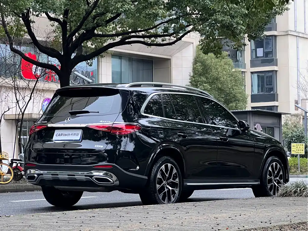 Mercedes-Benz GLC 2023 GLC 260 L 4MATIC Dynamic 5-seat Model