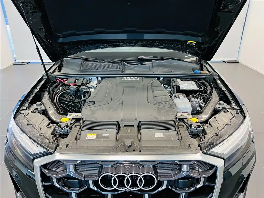 Audi Q7 2024 45 TFSI quattro S line Sport