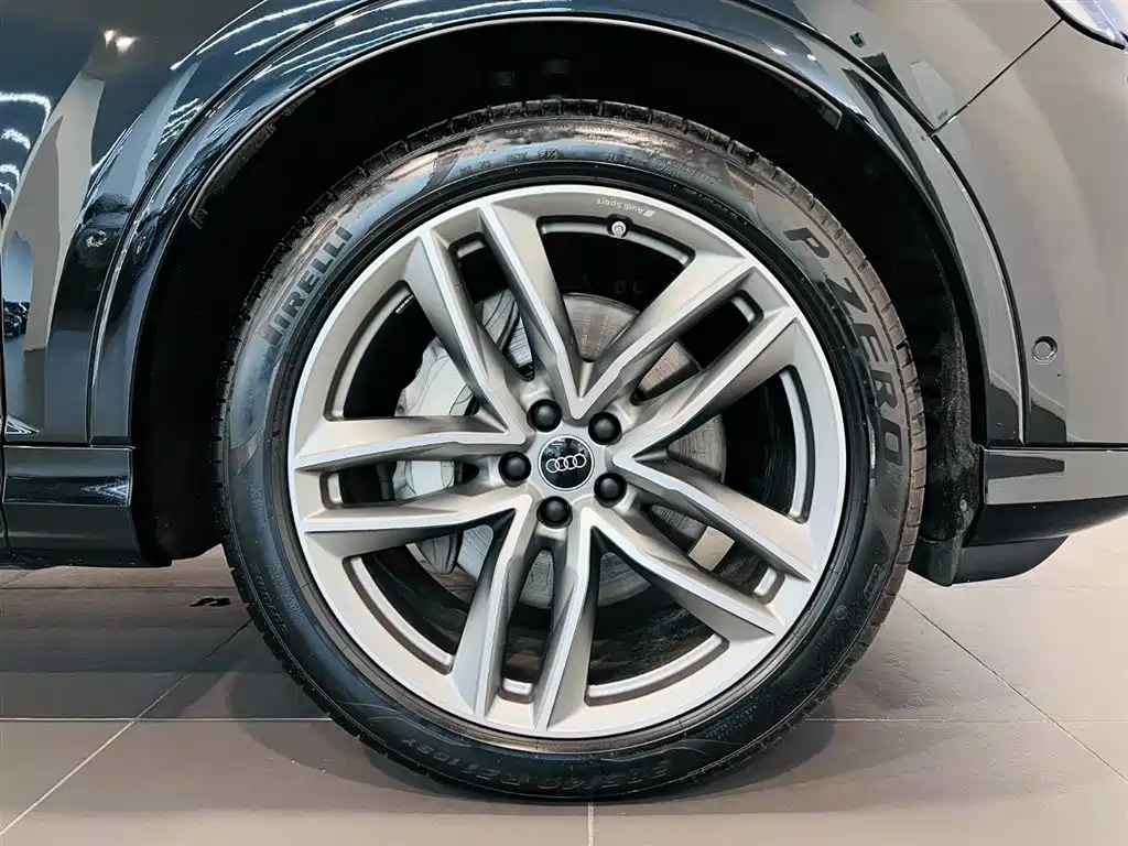 Audi Q7 2024 45 TFSI quattro S line Sport