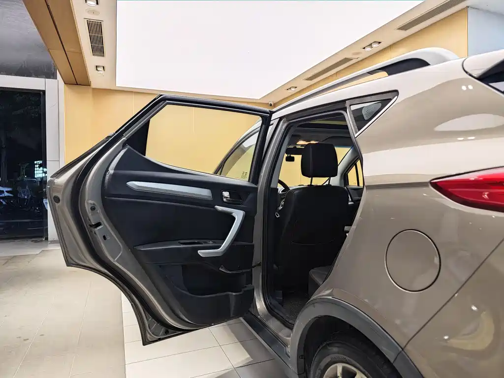 JAC Refine S3 2016 1.5L CVT Luxury Intelligent Edition