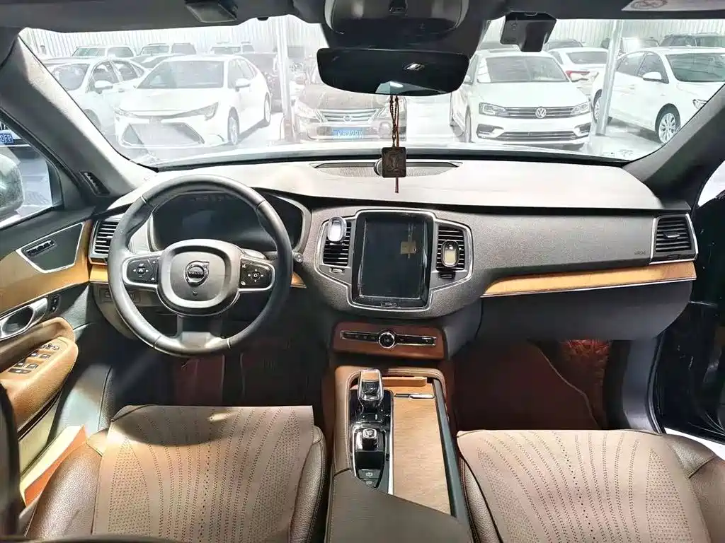 Volvo XC90 2022 B5 Momentum 7-Seater