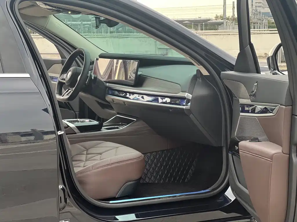 BMW 7 Series 2023 735Li M Sport Package