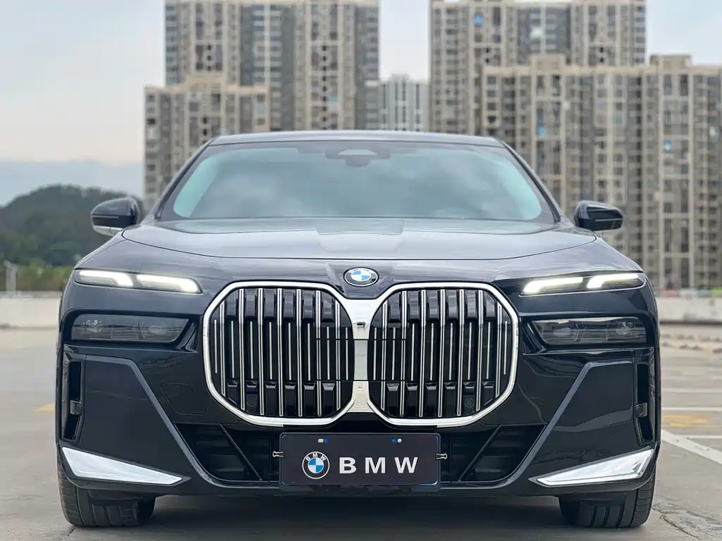 BMW 7 Series 2023 735Li M Sport Package