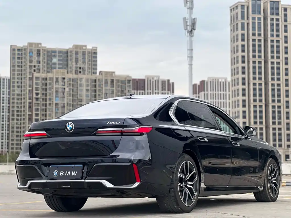 BMW 7 Series 2023 735Li M Sport Package