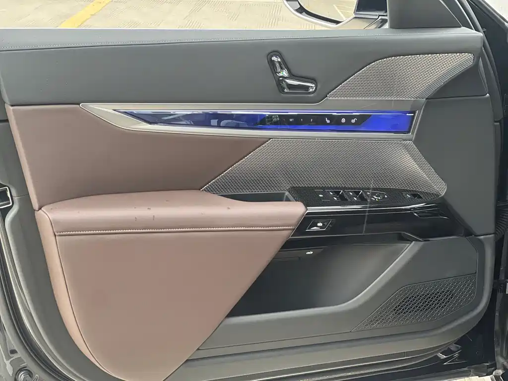 BMW 7 Series 2023 735Li M Sport Package