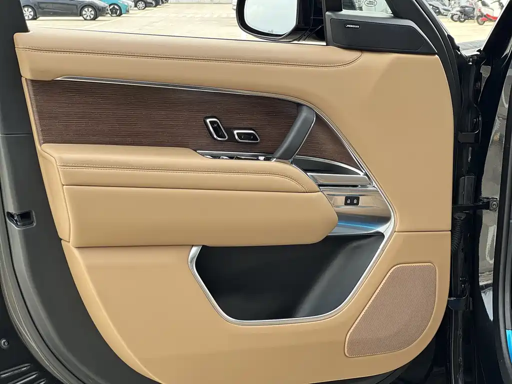 Range Rover 2024 3.0 L6 400PS Autobiography LWB