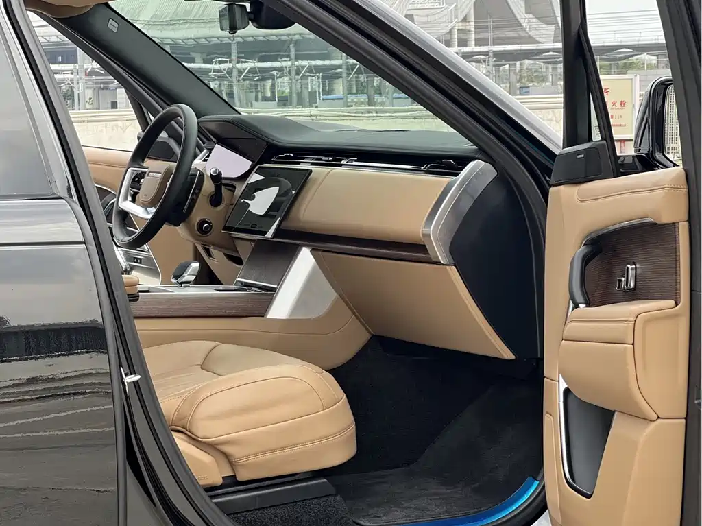 Range Rover 2024 3.0 L6 400PS Autobiography LWB
