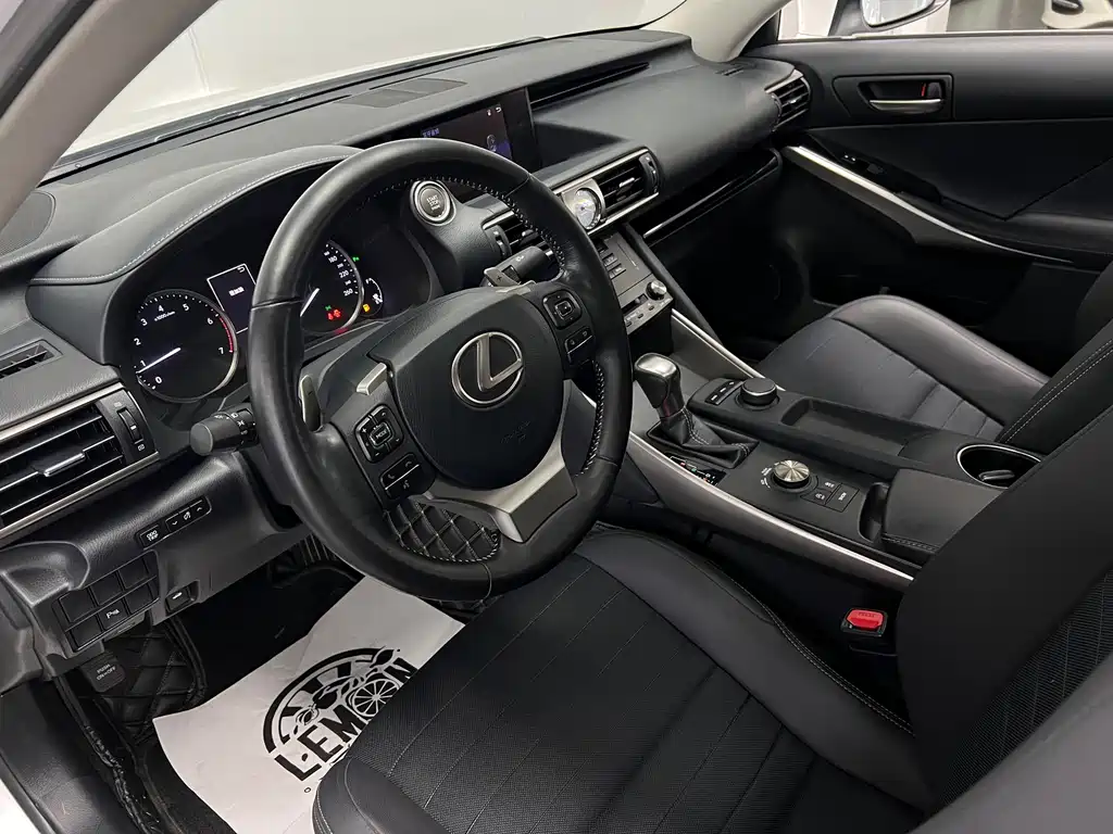 Lexus IS 300 2017