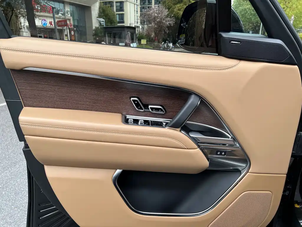 Range Rover 2023 3.0 L6 360PS Vogue Edition