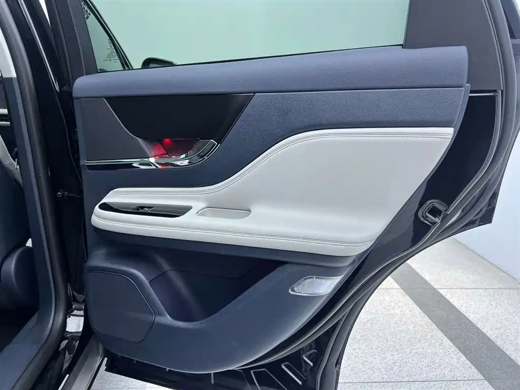 Lincoln Corsair 2024 2.0T FWD Prestige Edition