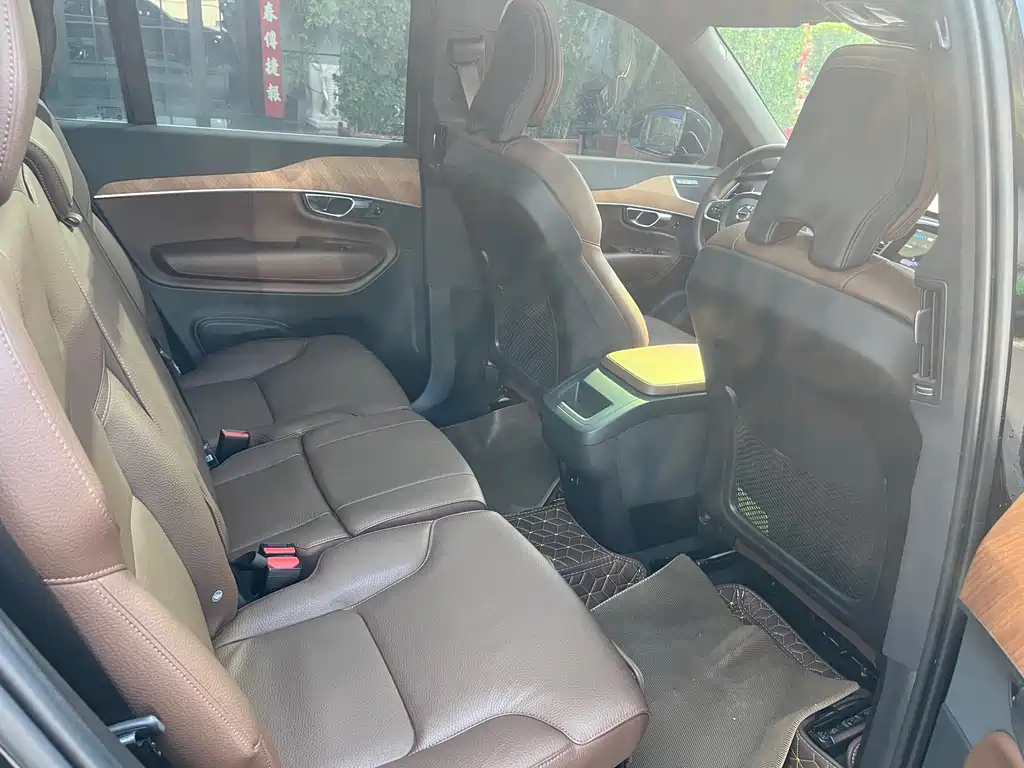 Volvo XC90 2025 B5 Core 5-Seater