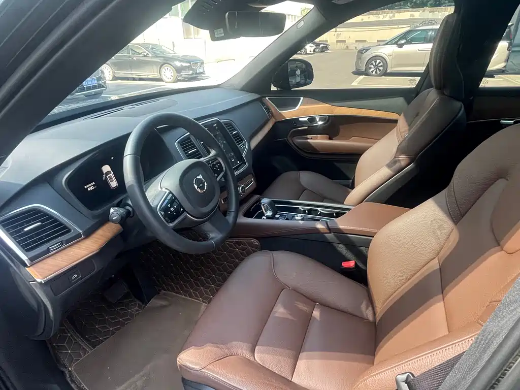Volvo XC90 2025 B5 Core 5-Seater