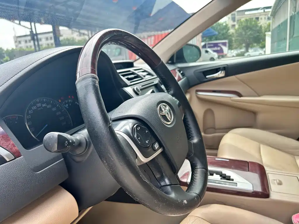 Camry 2012 2.0G Luxury Edition