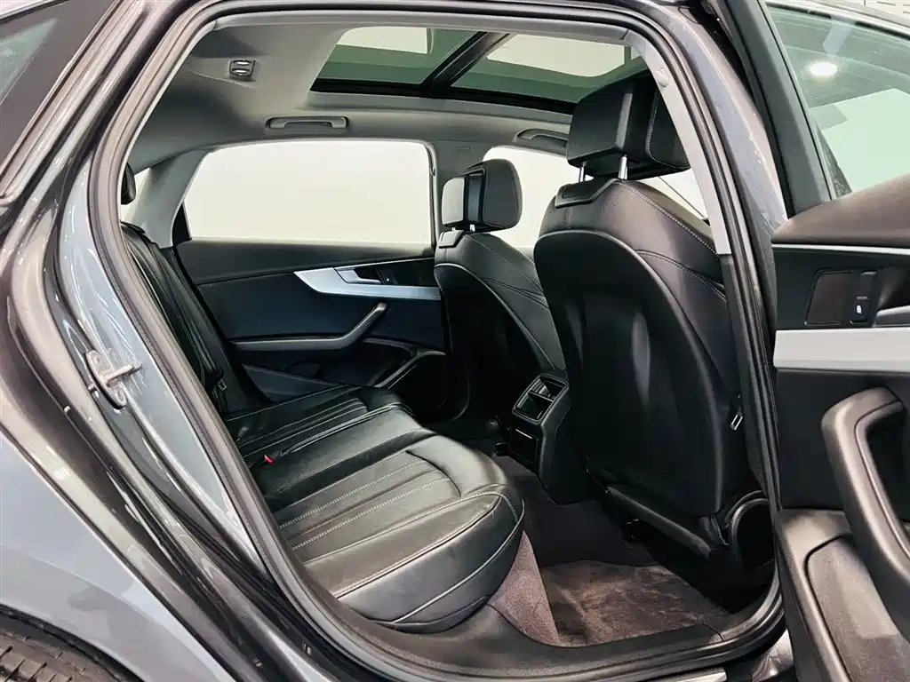 Audi A4L 2023 40 TFSI Sport