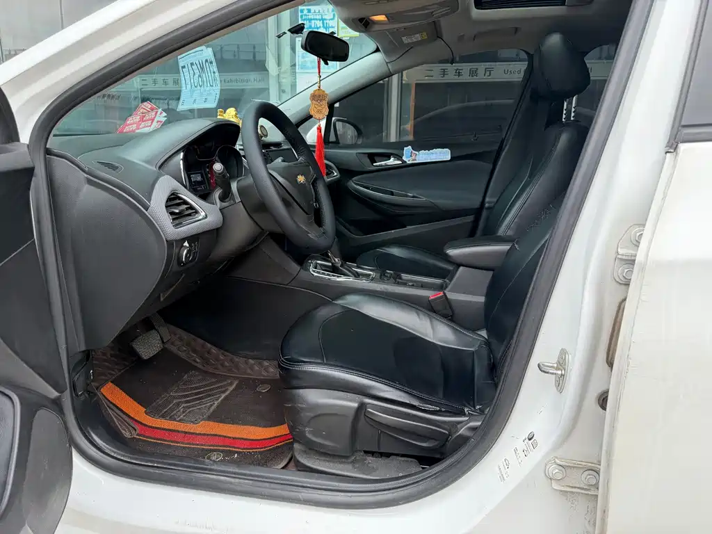Chevrolet Cruze 2018 320 Automatic Pioneer Sunroof Edition