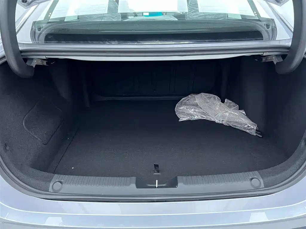 Geely Galaxy L6 2025 EM-i 140 km Explorer+