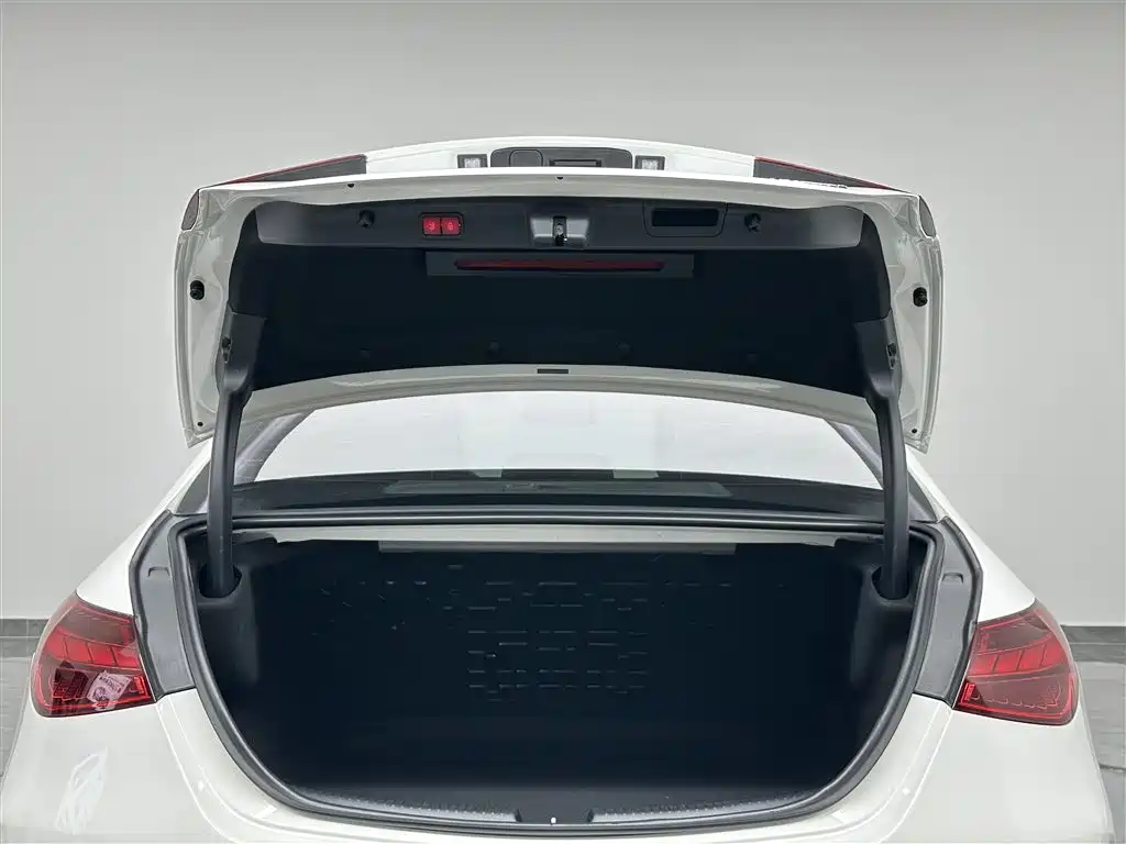 Mercedes-Benz C-Class 2025 C 260 L Sport