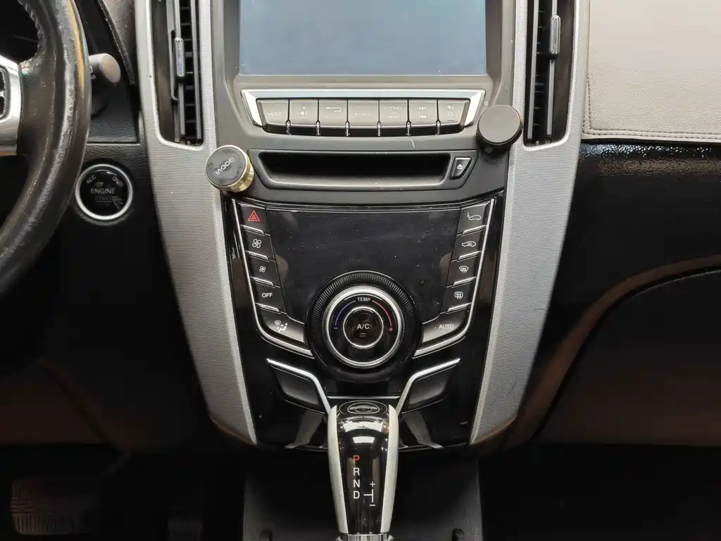 Luxgen U6 SUV 2014 1.8T Supreme Edition