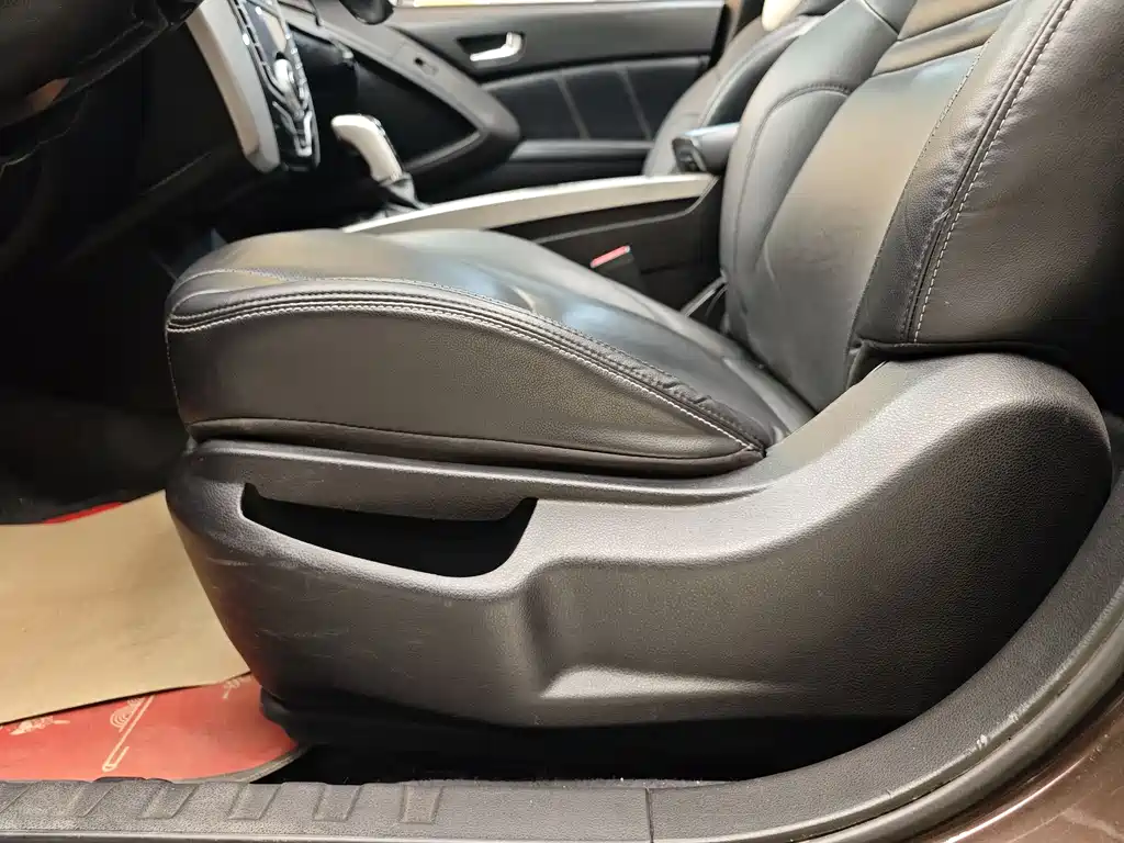 Luxgen U6 SUV 2014 1.8T Supreme Edition
