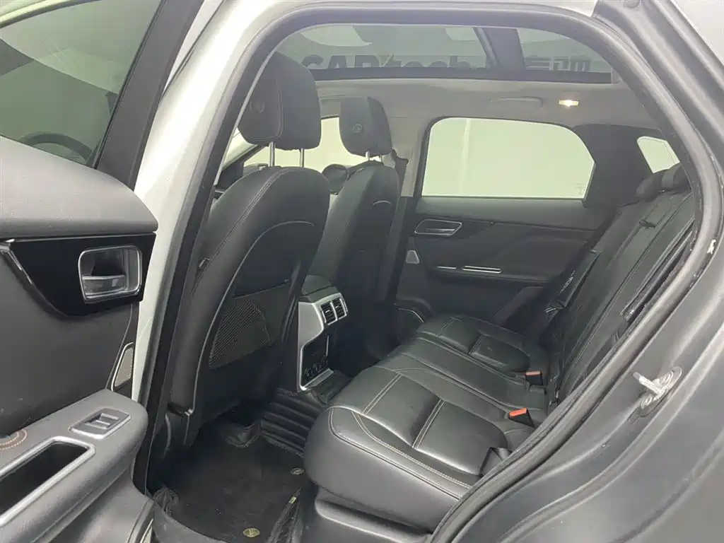 Jaguar F-PACE 2018 2.0T AWD Urban Prestige Edition