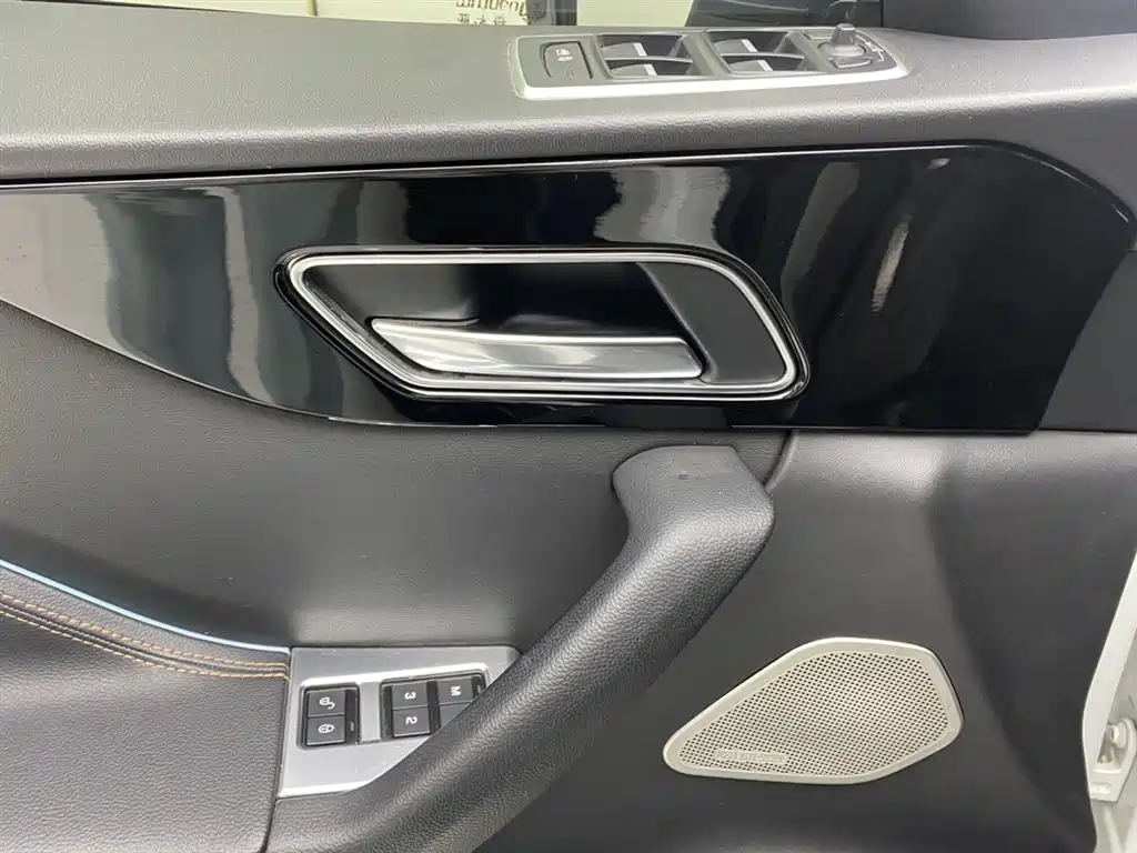 Jaguar F-PACE 2018 2.0T AWD Urban Prestige Edition