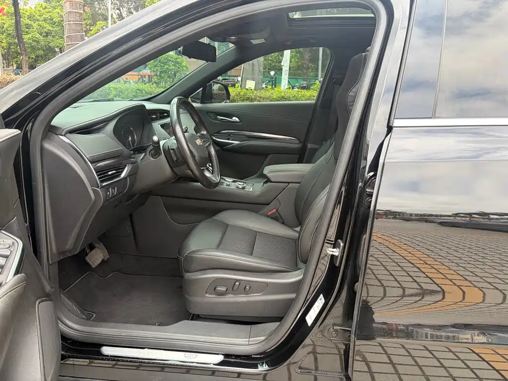 Cadillac XT4 2021 28T FWD Luxury