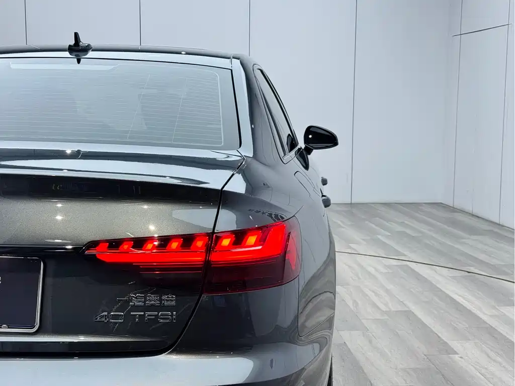Audi A4L 2023 40 TFSI Premium