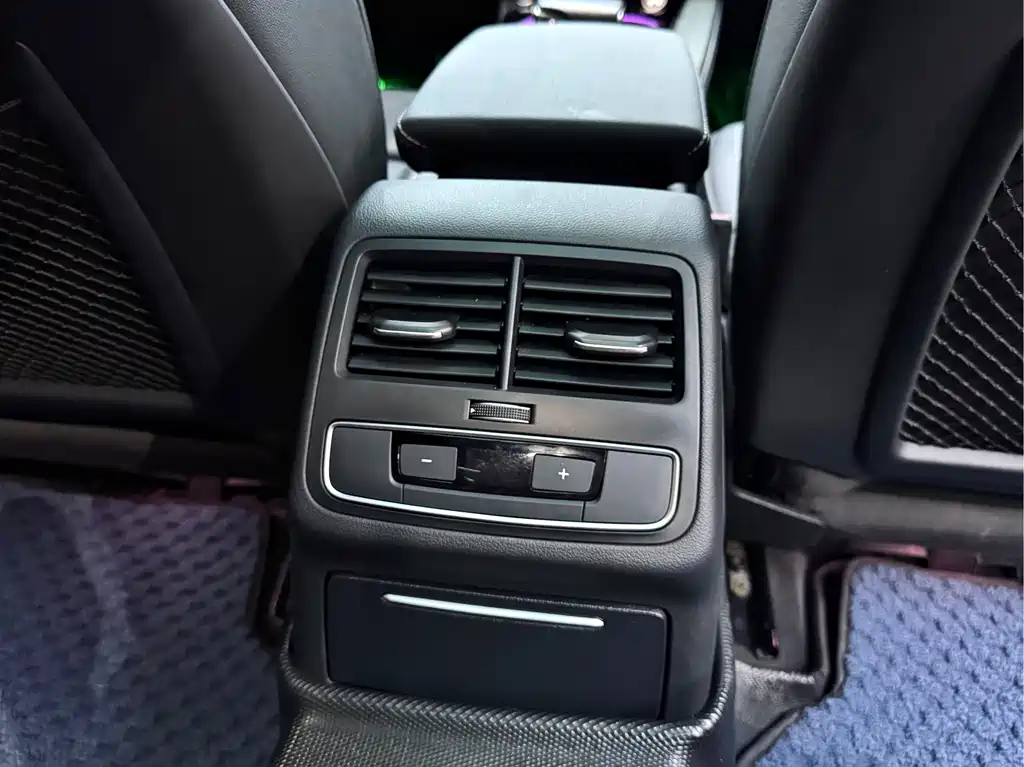 Audi A4L 2023 40 TFSI Premium
