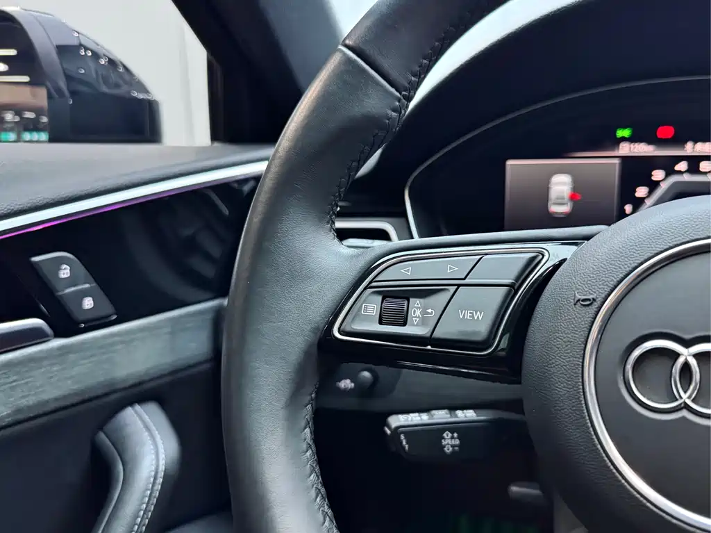 Audi A4L 2023 40 TFSI Premium